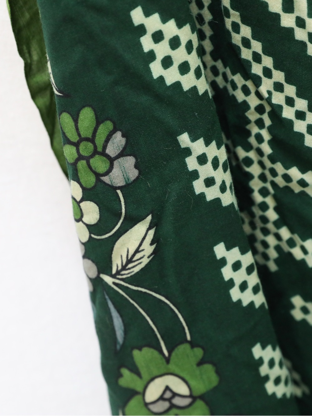 Large green pashmina scarf geometric ethnic print boho coverup beach wrap - Picture 3 of 6